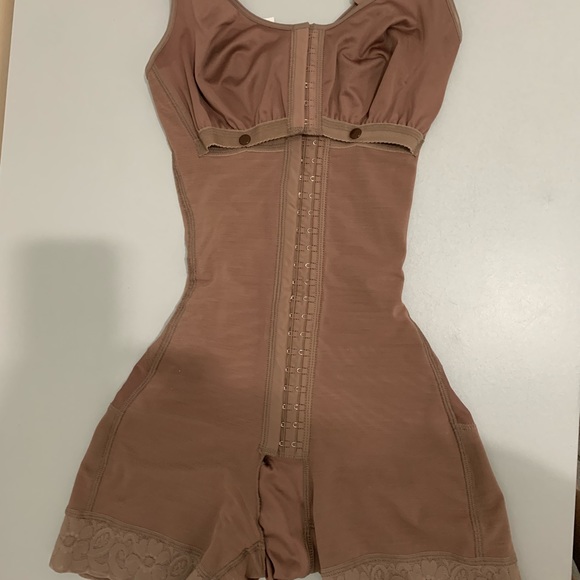 Bodyshaper - Picture 4 of 9